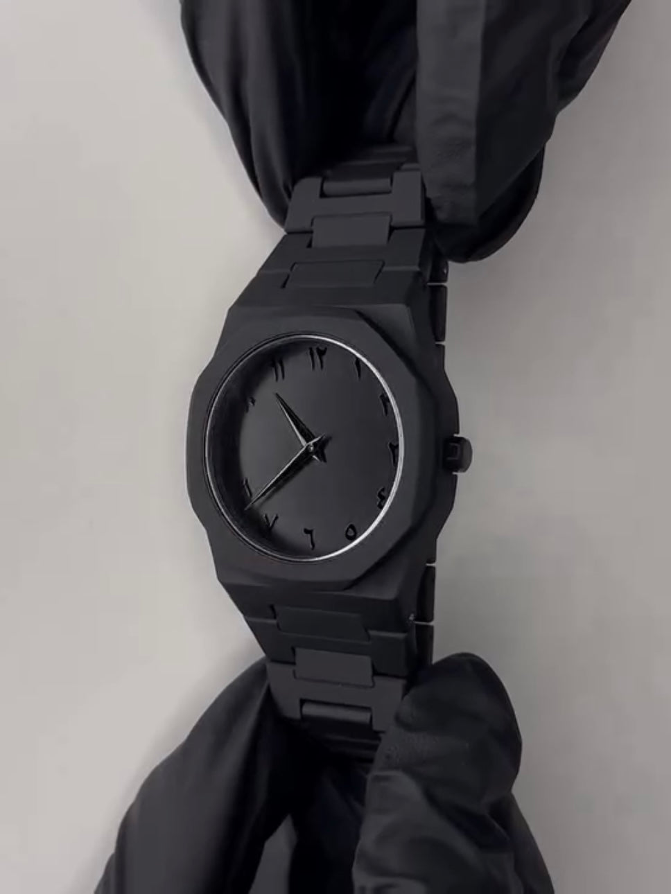 Black Minimalist Analog Wrist Aura Watch with Stainless Steel Strap &amp; Butterfly Lock