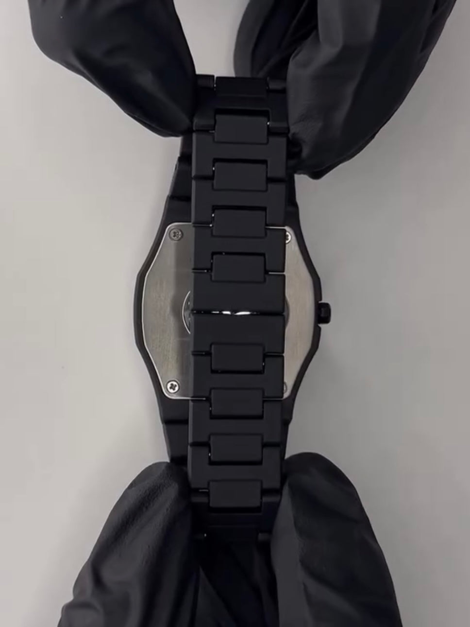 Black Minimalist Analog Wrist Aura Watch with Stainless Steel Strap &amp; Butterfly Lock